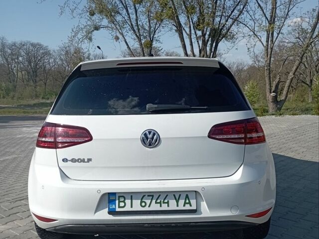 Белый Фольксваген e-Golf, объемом двигателя 0 л и пробегом 189 тыс. км за 7999 $, фото 10 на Automoto.ua