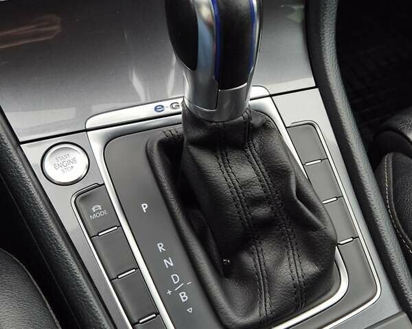 Білий Фольксваген e-Golf, об'ємом двигуна 0 л та пробігом 162 тис. км за 9499 $, фото 18 на Automoto.ua