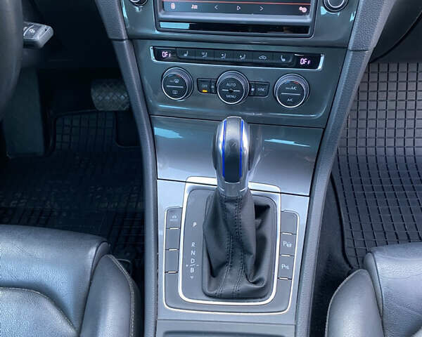 Белый Фольксваген e-Golf, объемом двигателя 0 л и пробегом 165 тыс. км за 8800 $, фото 6 на Automoto.ua