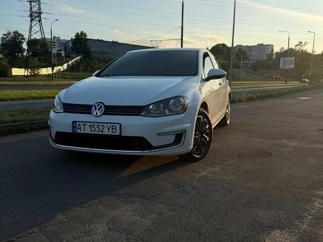 Белый Фольксваген e-Golf, объемом двигателя 0 л и пробегом 130 тыс. км за 8700 $, фото 1 на Automoto.ua