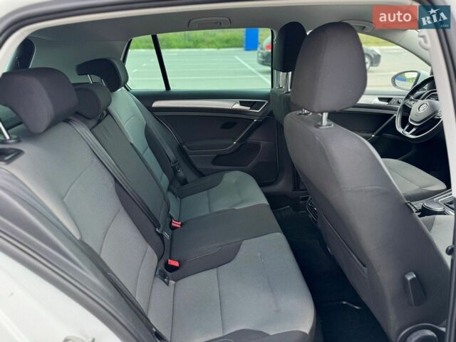 Білий Фольксваген e-Golf, об'ємом двигуна 0 л та пробігом 93 тис. км за 8500 $, фото 11 на Automoto.ua