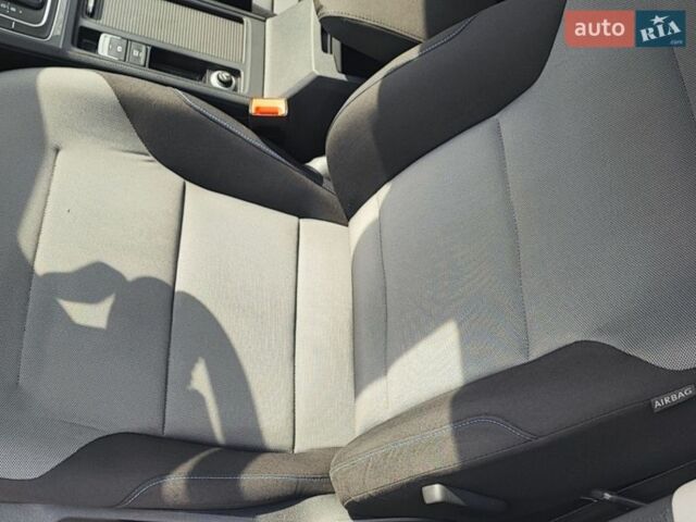 Белый Фольксваген e-Golf, объемом двигателя 0 л и пробегом 87 тыс. км за 8600 $, фото 36 на Automoto.ua