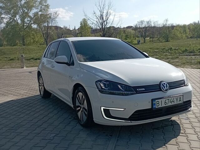 Белый Фольксваген e-Golf, объемом двигателя 0 л и пробегом 140 тыс. км за 8444 $, фото 9 на Automoto.ua