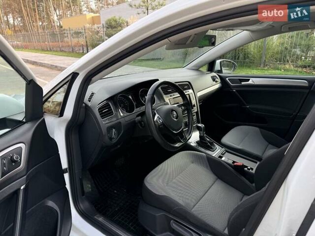 Белый Фольксваген e-Golf, объемом двигателя 0 л и пробегом 151 тыс. км за 8100 $, фото 3 на Automoto.ua