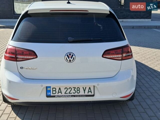Белый Фольксваген e-Golf, объемом двигателя 0 л и пробегом 121 тыс. км за 9999 $, фото 4 на Automoto.ua