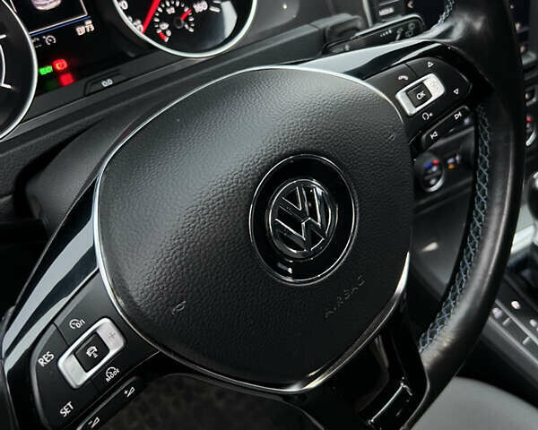 Белый Фольксваген e-Golf, объемом двигателя 0 л и пробегом 110 тыс. км за 8490 $, фото 13 на Automoto.ua