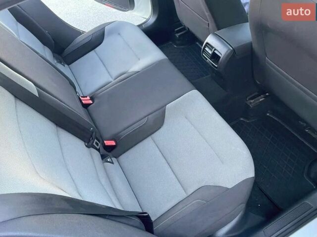 Белый Фольксваген e-Golf, объемом двигателя 0 л и пробегом 130 тыс. км за 8000 $, фото 6 на Automoto.ua