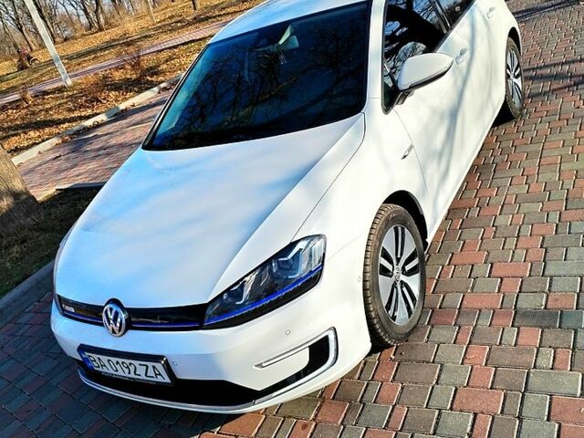 Білий Фольксваген e-Golf, об'ємом двигуна 0 л та пробігом 108 тис. км за 10000 $, фото 11 на Automoto.ua