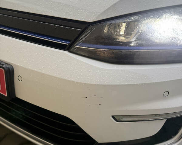 Белый Фольксваген e-Golf, объемом двигателя 0 л и пробегом 68 тыс. км за 6600 $, фото 7 на Automoto.ua