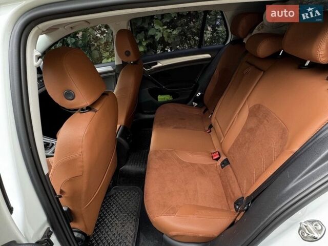 Белый Фольксваген e-Golf, объемом двигателя 0 л и пробегом 170 тыс. км за 9300 $, фото 3 на Automoto.ua