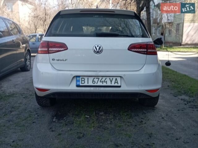 Белый Фольксваген e-Golf, объемом двигателя 0 л и пробегом 132 тыс. км за 8999 $, фото 4 на Automoto.ua