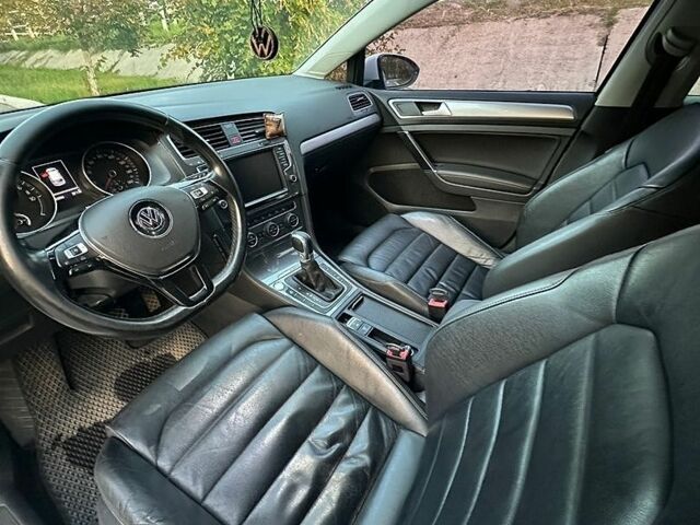 Белый Фольксваген e-Golf, объемом двигателя 0 л и пробегом 143 тыс. км за 8200 $, фото 7 на Automoto.ua
