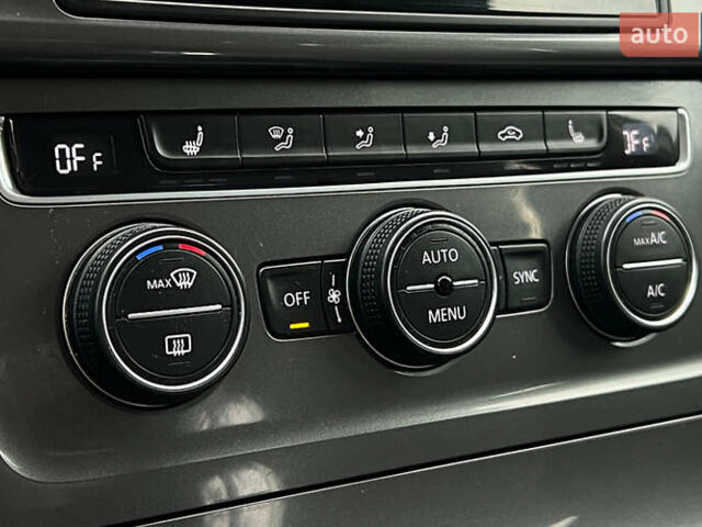 Белый Фольксваген e-Golf, объемом двигателя 0 л и пробегом 117 тыс. км за 11500 $, фото 15 на Automoto.ua