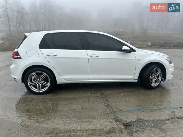 Белый Фольксваген e-Golf, объемом двигателя 0 л и пробегом 131 тыс. км за 8700 $, фото 1 на Automoto.ua