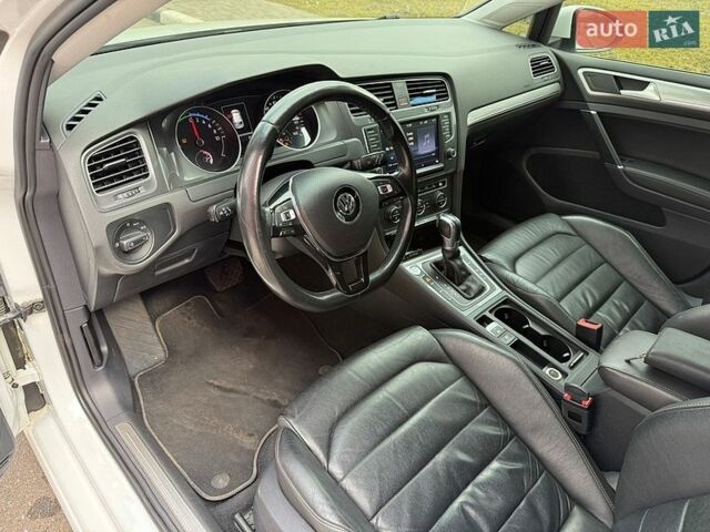 Белый Фольксваген e-Golf, объемом двигателя 0 л и пробегом 96 тыс. км за 9500 $, фото 16 на Automoto.ua