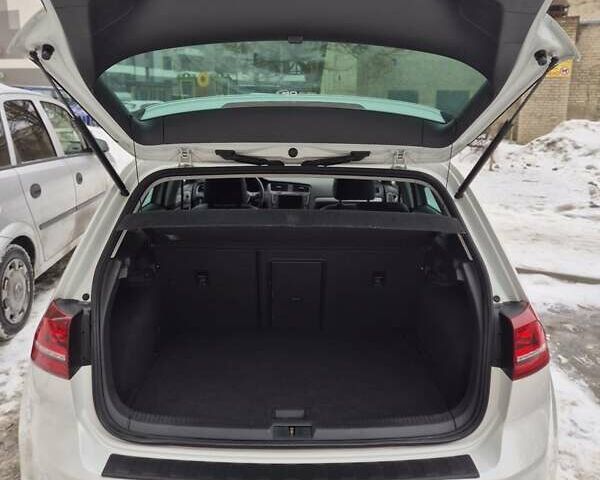 Білий Фольксваген e-Golf, об'ємом двигуна 0 л та пробігом 162 тис. км за 9499 $, фото 23 на Automoto.ua