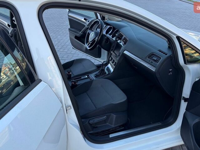Белый Фольксваген e-Golf, объемом двигателя 0 л и пробегом 132 тыс. км за 9700 $, фото 10 на Automoto.ua