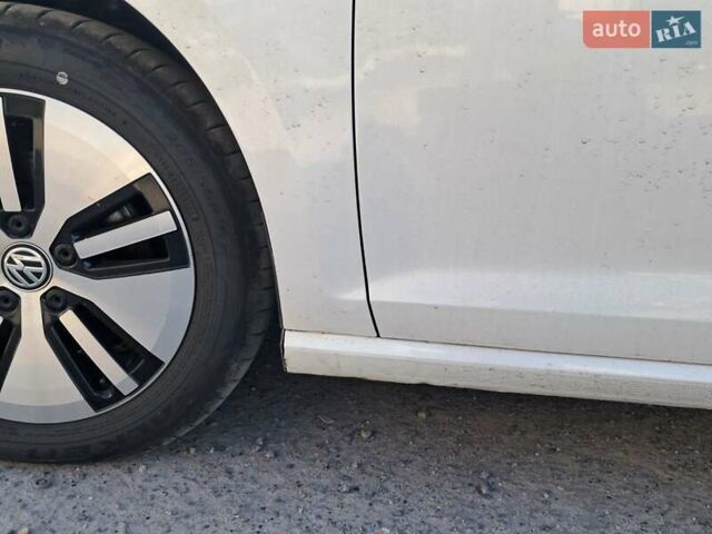 Белый Фольксваген e-Golf, объемом двигателя 0 л и пробегом 92 тыс. км за 7900 $, фото 14 на Automoto.ua