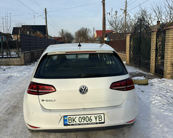 Белый Фольксваген e-Golf, объемом двигателя 0 л и пробегом 214 тыс. км за 6700 $, фото 1 на Automoto.ua