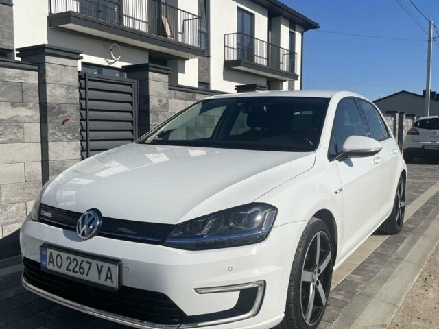 Білий Фольксваген e-Golf, об'ємом двигуна 0 л та пробігом 106 тис. км за 9800 $, фото 1 на Automoto.ua