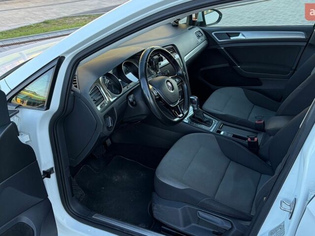 Белый Фольксваген e-Golf, объемом двигателя 0 л и пробегом 132 тыс. км за 9700 $, фото 12 на Automoto.ua