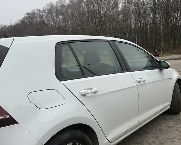 Білий Фольксваген e-Golf, об'ємом двигуна 0 л та пробігом 103 тис. км за 8499 $, фото 11 на Automoto.ua