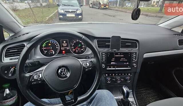 Белый Фольксваген e-Golf, объемом двигателя 0 л и пробегом 151 тыс. км за 8100 $, фото 1 на Automoto.ua