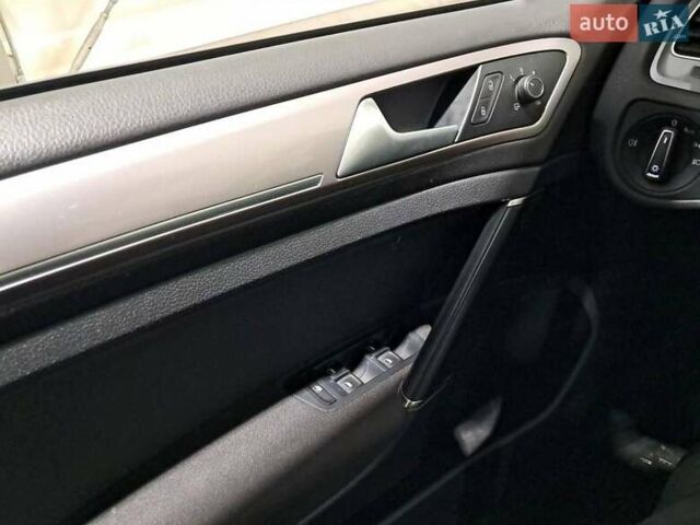 Белый Фольксваген e-Golf, объемом двигателя 0 л и пробегом 80 тыс. км за 7600 $, фото 7 на Automoto.ua