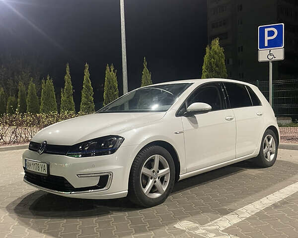 Белый Фольксваген e-Golf, объемом двигателя 0 л и пробегом 105 тыс. км за 13500 $, фото 1 на Automoto.ua