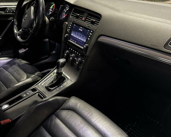 Белый Фольксваген e-Golf, объемом двигателя 0 л и пробегом 169 тыс. км за 8400 $, фото 26 на Automoto.ua