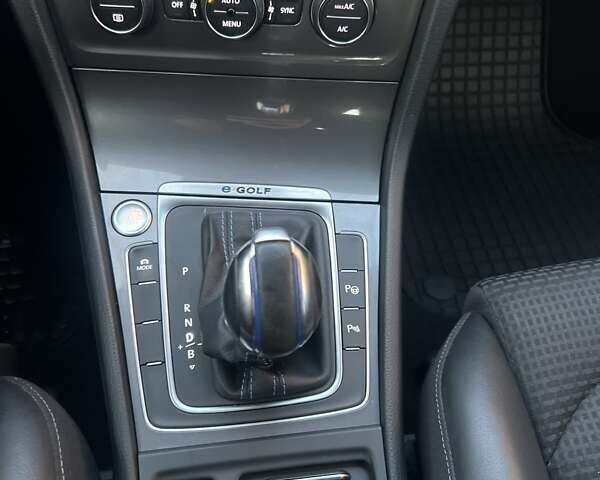 Белый Фольксваген e-Golf, объемом двигателя 0 л и пробегом 127 тыс. км за 8350 $, фото 18 на Automoto.ua