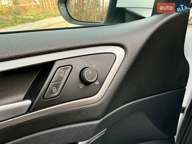 Білий Фольксваген e-Golf, об'ємом двигуна 0 л та пробігом 149 тис. км за 8200 $, фото 13 на Automoto.ua