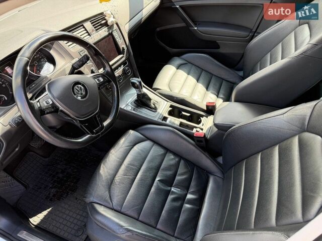 Белый Фольксваген e-Golf, объемом двигателя 0 л и пробегом 138 тыс. км за 9199 $, фото 7 на Automoto.ua