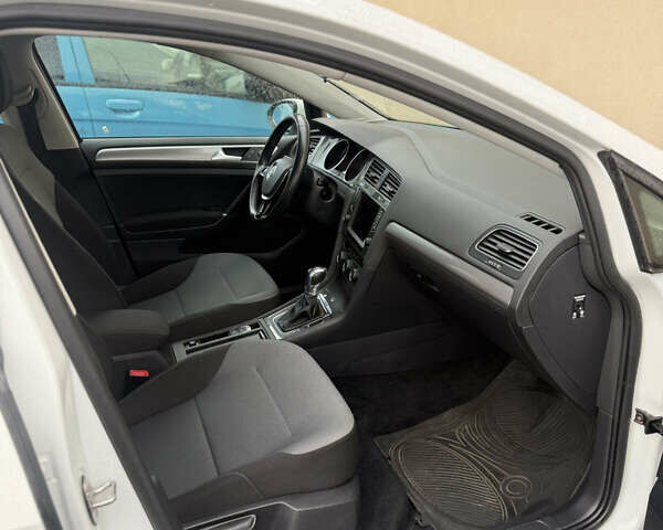 Белый Фольксваген e-Golf, объемом двигателя 0 л и пробегом 68 тыс. км за 6600 $, фото 18 на Automoto.ua