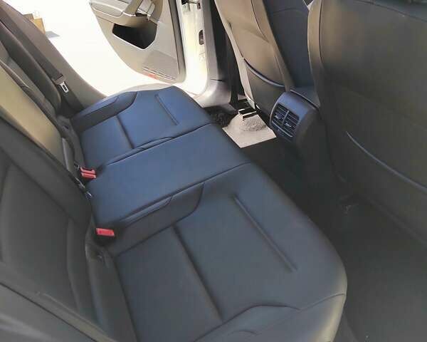 Белый Фольксваген e-Golf, объемом двигателя 0 л и пробегом 78 тыс. км за 10000 $, фото 21 на Automoto.ua