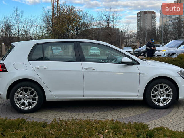 Белый Фольксваген e-Golf, объемом двигателя 0 л и пробегом 117 тыс. км за 11500 $, фото 7 на Automoto.ua