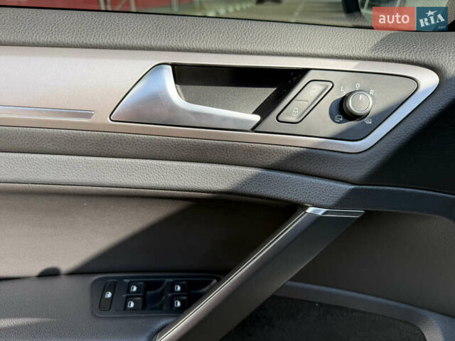 Белый Фольксваген e-Golf, объемом двигателя 0 л и пробегом 95 тыс. км за 9500 $, фото 32 на Automoto.ua