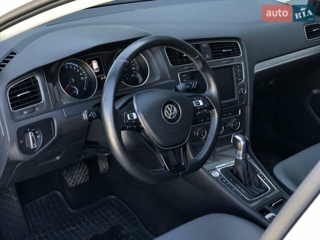 Білий Фольксваген e-Golf, об'ємом двигуна 0 л та пробігом 96 тис. км за 8755 $, фото 9 на Automoto.ua