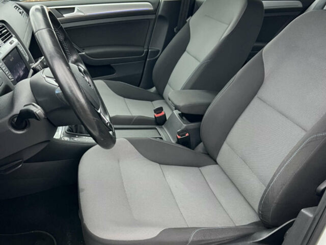Білий Фольксваген e-Golf, об'ємом двигуна 0 л та пробігом 126 тис. км за 8550 $, фото 17 на Automoto.ua