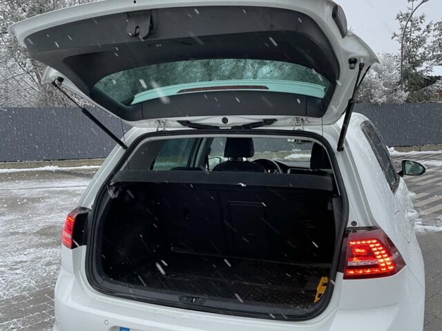 Білий Фольксваген e-Golf, об'ємом двигуна 0 л та пробігом 106 тис. км за 9800 $, фото 12 на Automoto.ua