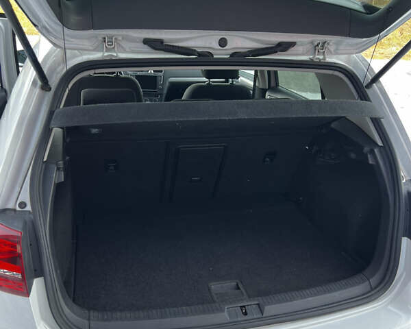 Белый Фольксваген e-Golf, объемом двигателя 0 л и пробегом 120 тыс. км за 7800 $, фото 22 на Automoto.ua