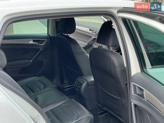 Белый Фольксваген e-Golf, объемом двигателя 0 л и пробегом 154 тыс. км за 9200 $, фото 22 на Automoto.ua