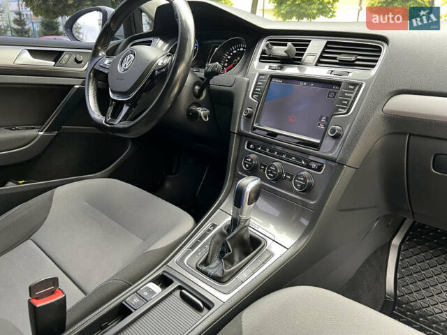 Белый Фольксваген e-Golf, объемом двигателя 0 л и пробегом 142 тыс. км за 7950 $, фото 39 на Automoto.ua