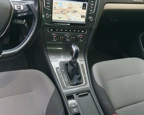 Белый Фольксваген e-Golf, объемом двигателя 0 л и пробегом 130 тыс. км за 8999 $, фото 59 на Automoto.ua