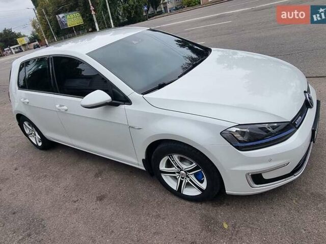 Белый Фольксваген e-Golf, объемом двигателя 0 л и пробегом 127 тыс. км за 9200 $, фото 5 на Automoto.ua