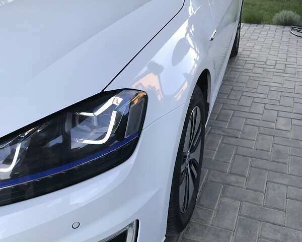 Белый Фольксваген e-Golf, объемом двигателя 0 л и пробегом 136 тыс. км за 9500 $, фото 10 на Automoto.ua