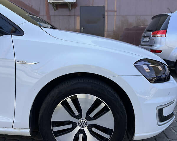 Белый Фольксваген e-Golf, объемом двигателя 0 л и пробегом 102 тыс. км за 9900 $, фото 20 на Automoto.ua