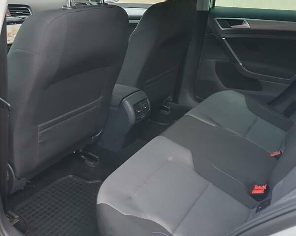 Белый Фольксваген e-Golf, объемом двигателя 0 л и пробегом 130 тыс. км за 8999 $, фото 64 на Automoto.ua