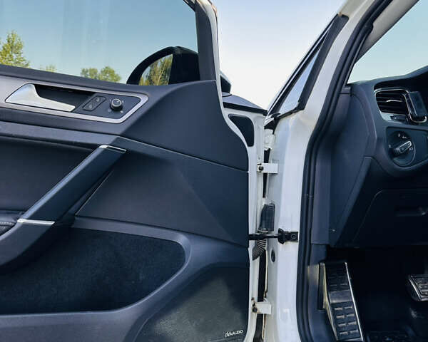 Белый Фольксваген e-Golf, объемом двигателя 0 л и пробегом 73 тыс. км за 9300 $, фото 20 на Automoto.ua