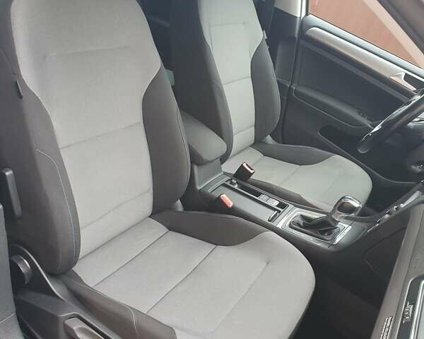 Белый Фольксваген e-Golf, объемом двигателя 0 л и пробегом 128 тыс. км за 8999 $, фото 78 на Automoto.ua